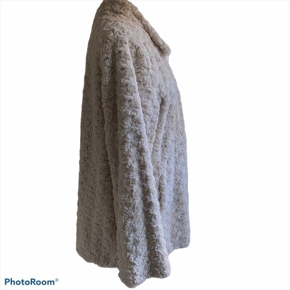 ❄️❄️COZY FAUX FUR COAT❄️❄️ - Picture 6 of 12